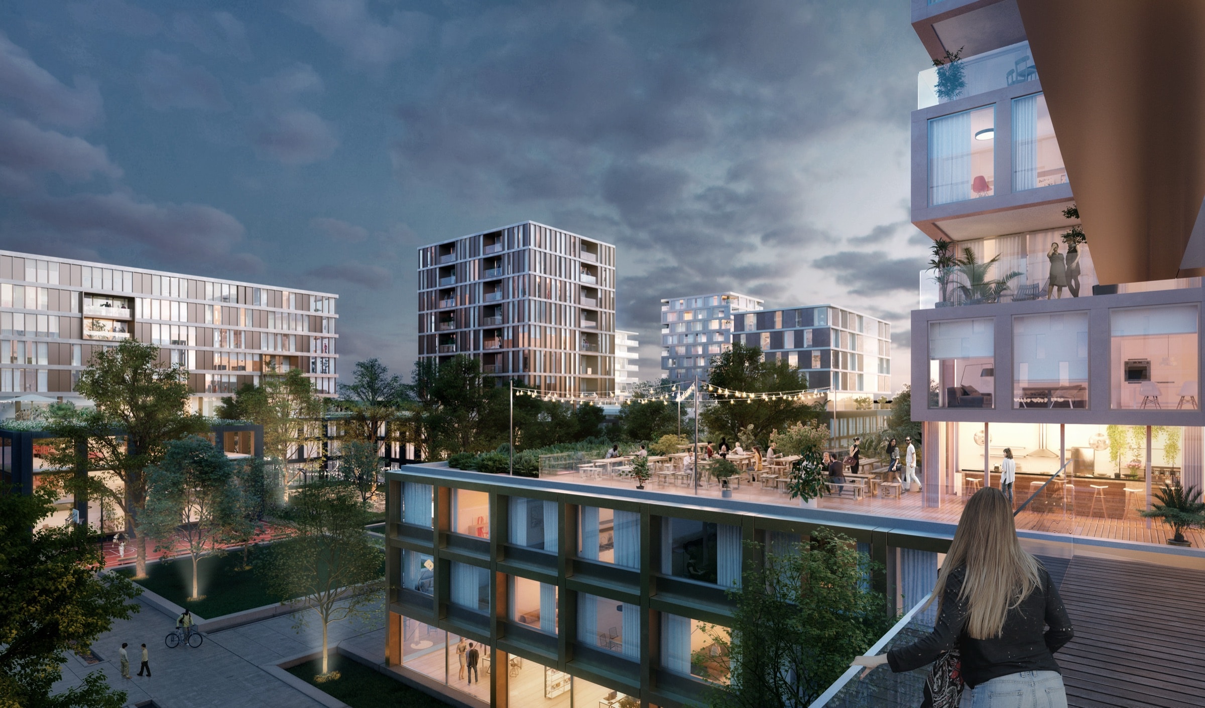 Avondimpressie van het hof van MORE met verlicht dakterras
